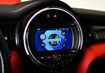 Подержанный автомобиль MINI Hatch 2019 года (19 фото)