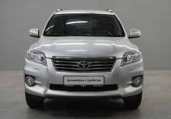 Подержанный автомобиль Toyota RAV4 2010 года (2 фото)