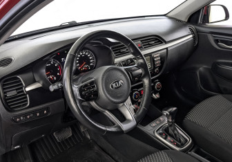 Подержанный автомобиль Kia Rio Hatchback 2019 года (16 фото)