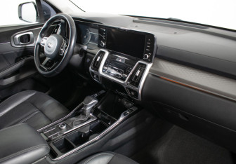 Подержанный автомобиль Kia Sorento 2021 года (9 фото)