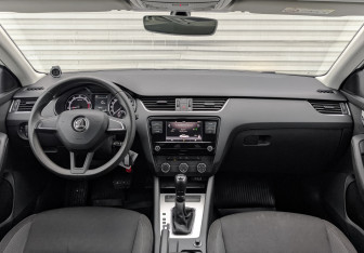 Подержанный автомобиль Skoda Octavia Liftback 2018 года (14 фото)