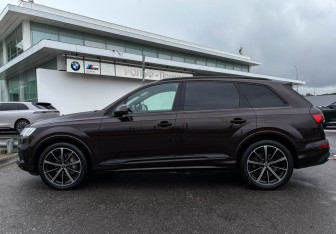 Подержанный автомобиль Audi Q7 2021 года (8 фото)