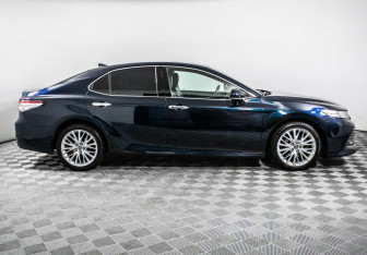 Подержанный автомобиль Toyota Camry Sedan 2019 года (4 фото)