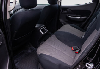 Подержанный автомобиль Mitsubishi L200 2019 года (9 фото)