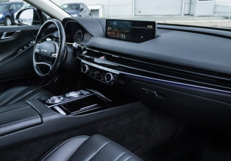 Подержанный автомобиль Genesis G80 2021 года (9 фото)