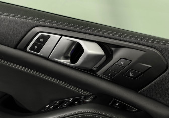 Подержанный автомобиль BMW X5 2021 года (17 фото)