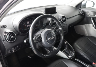Подержанный автомобиль Audi A1 2012 года (5 фото)