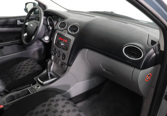 Подержанный автомобиль Ford Focus Hatchback 2009 года (6 фото)