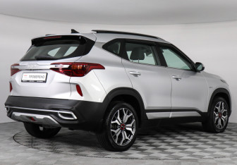 Подержанный автомобиль Kia Seltos 2022 года (5 фото)