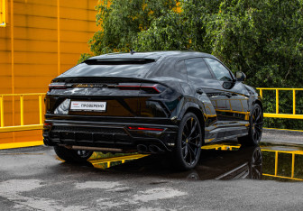 Подержанный автомобиль Lamborghini Urus 2020 года (5 фото)