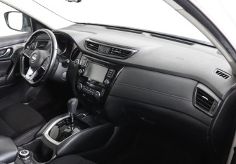 Подержанный автомобиль Nissan X-Trail 2021 года (10 фото)