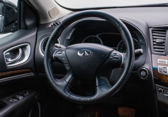 Подержанный автомобиль Infiniti JX 2013 года (16 фото)