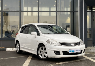 Подержанный автомобиль Nissan Tiida Hatchback 2013 года (3 фото)