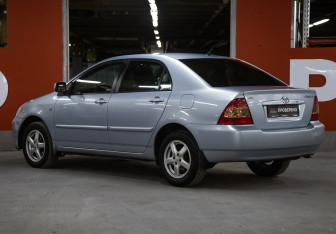 Подержанный автомобиль Toyota Corolla Sedan 2006 года (7 фото)