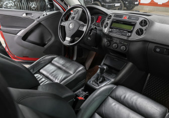 Подержанный автомобиль Volkswagen Tiguan 2009 года (11 фото)