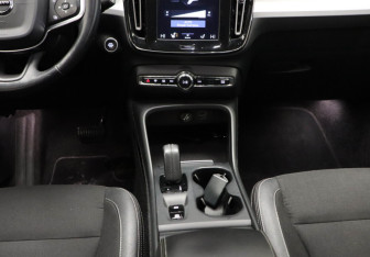 Подержанный автомобиль Volvo XC40 2020 года (9 фото)