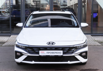 Подержанный автомобиль Hyundai Elantra Sedan 2023 года (2 фото)