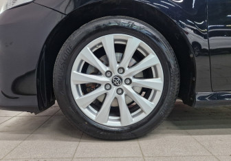 Подержанный автомобиль Toyota Camry Sedan 2019 года (12 фото)