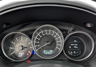 Подержанный автомобиль Mazda CX-5 2015 года (16 фото)