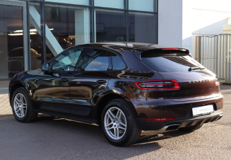 Подержанный автомобиль Porsche Macan 2017 года (6 фото)