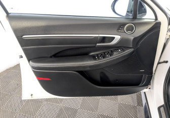 Подержанный автомобиль Hyundai Sonata 2021 года (19 фото)