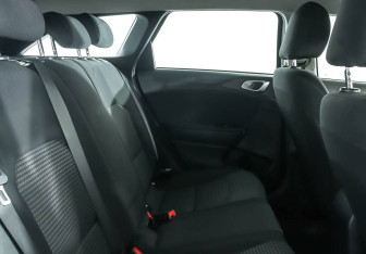 Подержанный автомобиль Kia Ceed Wagon 2019 года (13 фото)