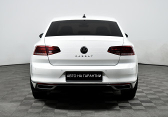 Подержанный автомобиль Volkswagen Passat Sedan 2021 года (6 фото)