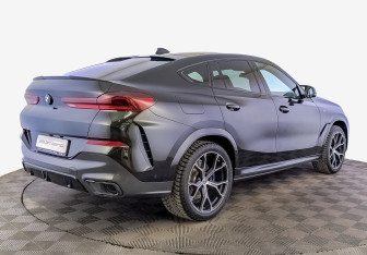 Подержанный автомобиль BMW X6 2021 года (5 фото)