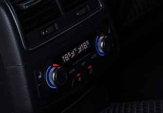 Подержанный автомобиль Audi A6 Sedan 2012 года (20 фото)