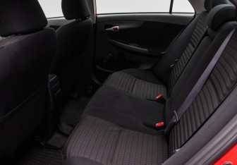 Подержанный автомобиль Toyota Corolla Sedan 2008 года (11 фото)