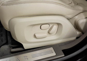Подержанный автомобиль Jaguar XF Sedan 2013 года (20 фото)