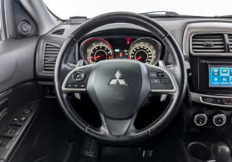 Подержанный автомобиль Mitsubishi ASX 2014 года (22 фото)