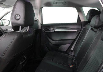 Подержанный автомобиль Skoda Karoq 2020 года (12 фото)