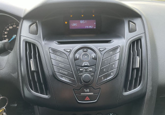 Подержанный автомобиль Ford Focus Sedan 2012 года (13 фото)