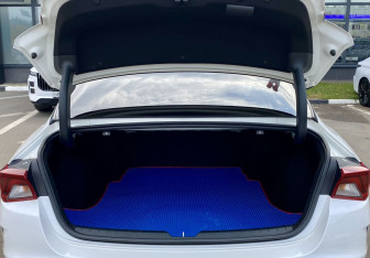 Подержанный автомобиль Kia K5 2020 года (10 фото)