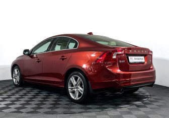Подержанный автомобиль Volvo S60 2014 года (7 фото)
