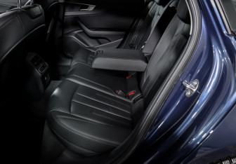 Подержанный автомобиль Audi A4 Sedan 2018 года (10 фото)