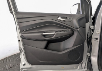 Подержанный автомобиль Ford Kuga 2016 года (19 фото)