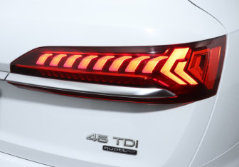 Подержанный автомобиль Audi Q7 2021 года (27 фото)