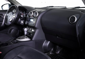 Подержанный автомобиль Nissan Qashqai 2010 года (10 фото)