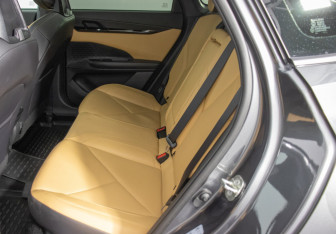 Подержанный автомобиль Changan UNI-V 2023 года (11 фото)