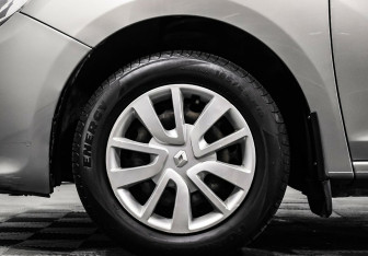 Подержанный автомобиль Renault Logan Sedan 2016 года (7 фото)