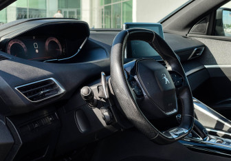 Подержанный автомобиль Peugeot 3008 2018 года (13 фото)