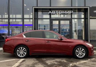 Подержанный автомобиль Infiniti Q50 2015 года (5 фото)