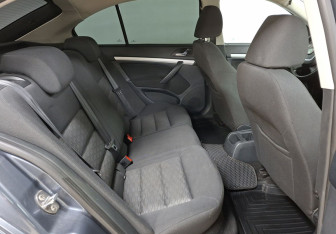Подержанный автомобиль Skoda Octavia Liftback 2011 года (11 фото)
