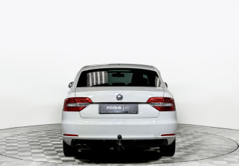Подержанный автомобиль Skoda Superb Liftback 2014 года (6 фото)
