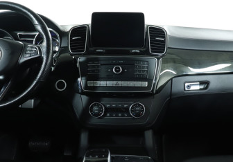 Подержанный автомобиль Mercedes-Benz GLE 2018 года (14 фото)