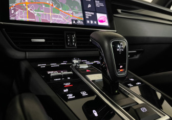 Подержанный автомобиль Porsche Cayenne 2018 года (19 фото)