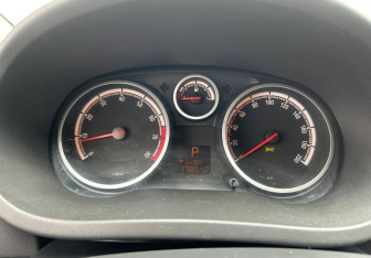Подержанный автомобиль Opel Corsa 2012 года (12 фото)