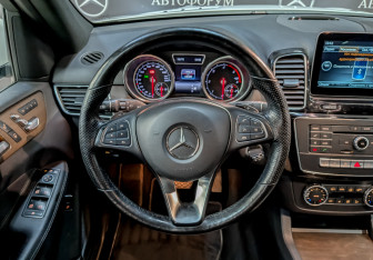 Подержанный автомобиль Mercedes-Benz GLE 2016 года (21 фото)